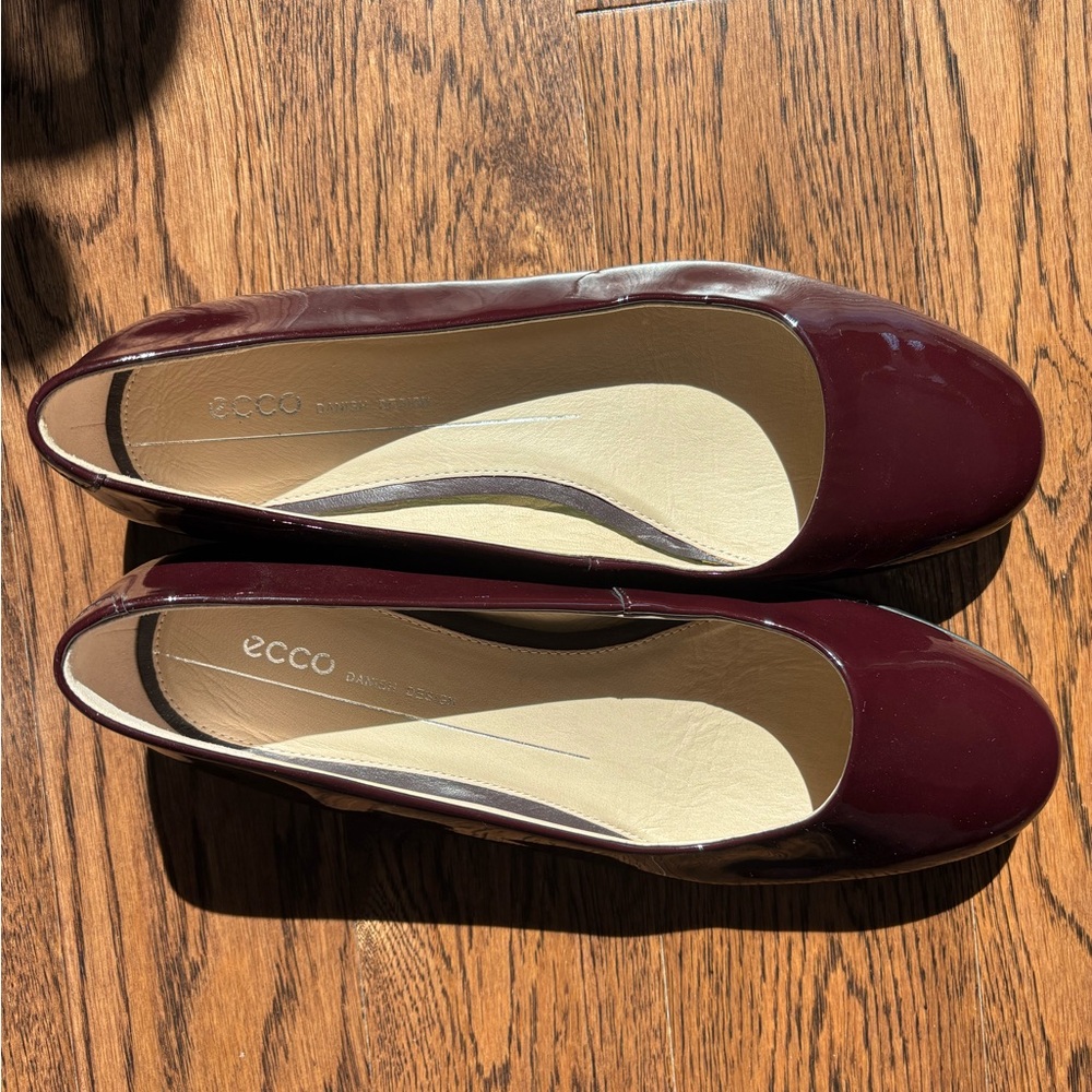 Ecco Women's Burgundy Patent Leather Flats